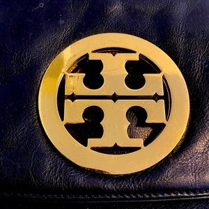 Tory Burch clutch/crossbody with gold logo.
